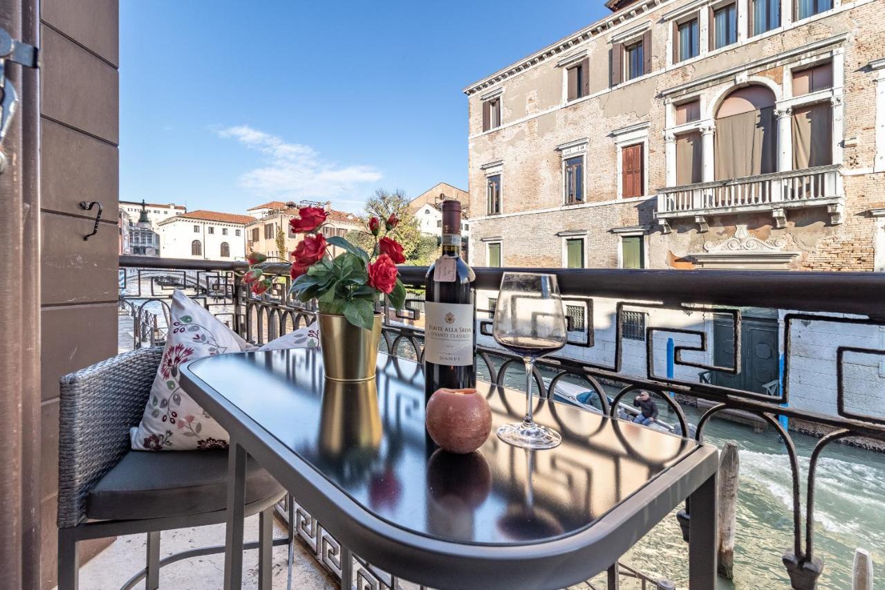 Italian Experience-Riva Degli Schiavoni Boutique Apartment Venedik Dış mekan fotoğraf